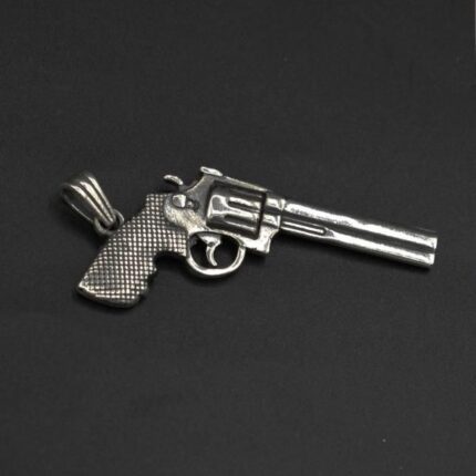 pendentif revolver